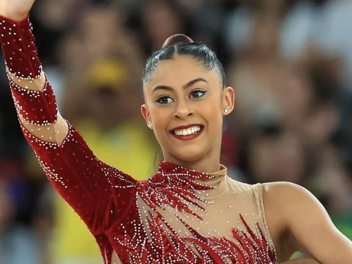B&aacute;rbara Domingos faz hist&oacute;ria na gin&aacute;stica r&iacute;tmica e se classifica para final ol&iacute;mpica
