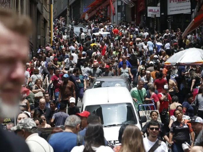 Brasil registra 212,6 milh&otilde;es de habitantes em julho de 2024, diz IBGE