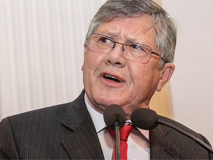 Em Sert&acirc;nea, prefeito &Acirc;ngelo Ferreira &eacute; esfaqueado no Centro da cidade 