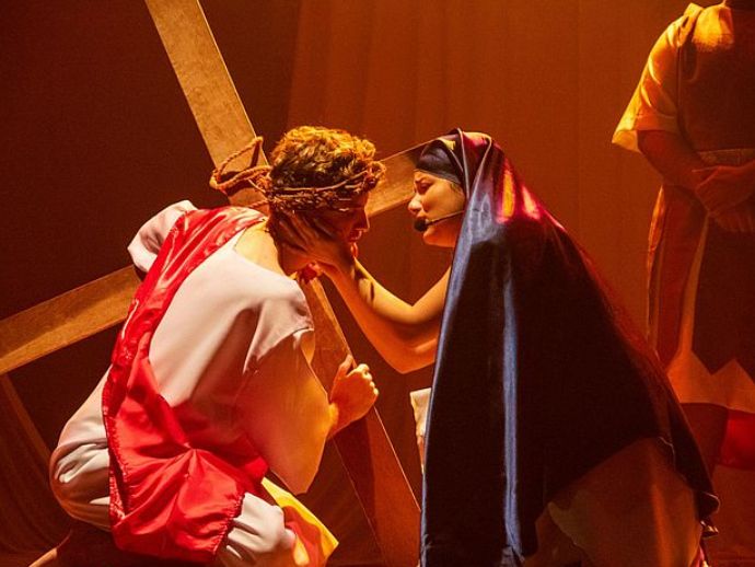 Comunidade Doce M&atilde;e de Deus celebra 35 anos com espet&aacute;culo teatral