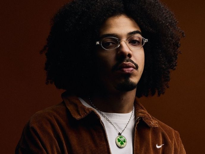 &ldquo;Estou desenterrando meus sonhos e minhas ra&iacute;zes&rdquo;, diz L&eacute;o da Bodega sobre seu primeiro &aacute;lbum 