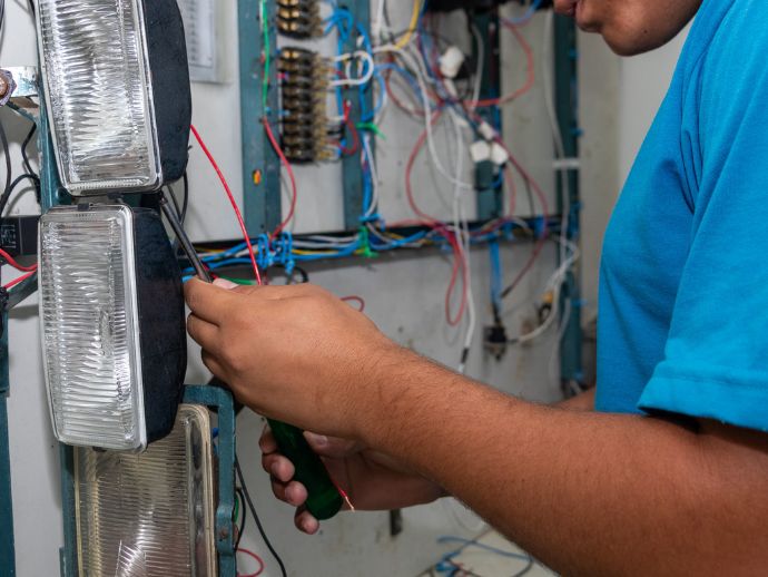 Jovens de unidades socioeducativas concluem curso t&eacute;cnico de Mec&acirc;nica Automotiva 