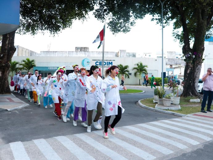Uncisal entrega primeiro camarim m&oacute;vel de palha&ccedil;os hospitalares no Brasil
