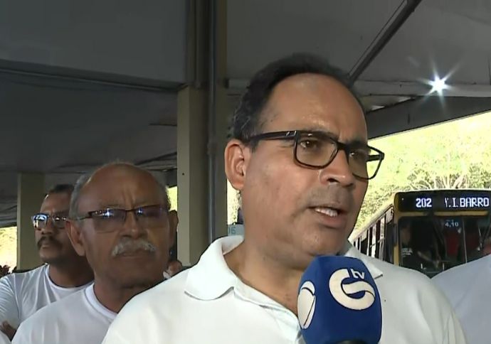 Rodoviários realizam ato na garagem do Grande Recife nesta terça (19)