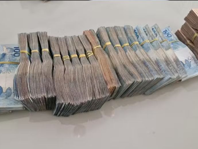 Pol&iacute;cia Federal cumpre mandados de busca e apreens&atilde;o em opera&ccedil;&atilde;o contra contrabando de cigarros em Alagoas