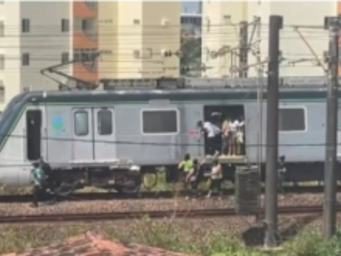 Pane na rede aérea paralisa Linha Centro do Metrô do Recife, ramal Camaragibe segue fechado