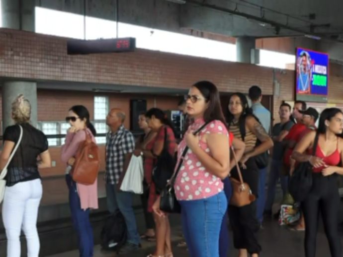 Passageiros do metrô enfrentam alterações na Linha Centro nesta Segunda-feira (16)