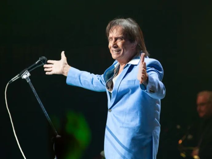 Roberto Carlos abre os shows do R&eacute;veillon do Recife nesta quinta (26)