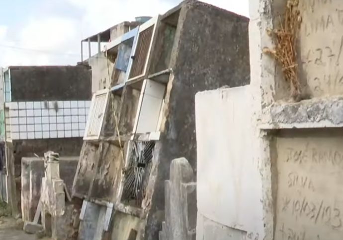  Olindenses denunciam abandono de cemit&eacute;rio p&uacute;blico do bairro de &Aacute;guas Compridas