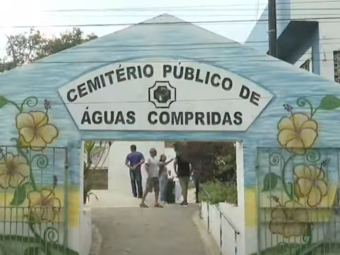  Olindenses denunciam abandono de cemit&eacute;rio p&uacute;blico do bairro de &Aacute;guas Compridas
