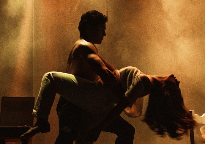 Espet&aacute;culo inspirado no sucesso "Dirty Dancing" chega aos palcos recifenses