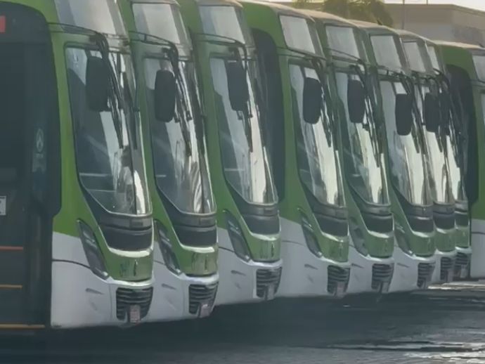 Rodoviários do Grande Recife paralisam ônibus por atraso de salários