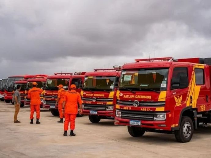 Inc&ecirc;ndio em apartamento mobiliza bombeiros no bairro Clima Bom