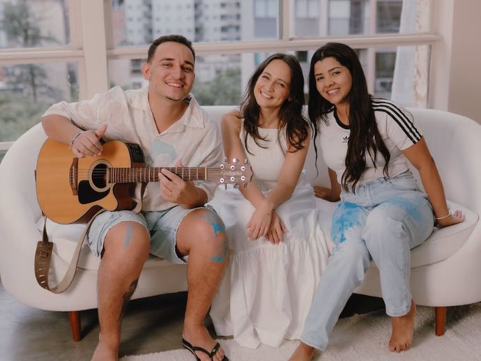 Cantora detalha bastidores da grava&ccedil;&atilde;o do an&uacute;ncio da 2&deg; gesta&ccedil;&atilde;o de Ary Mirelle, esposa de Jo&atilde;o Gomes