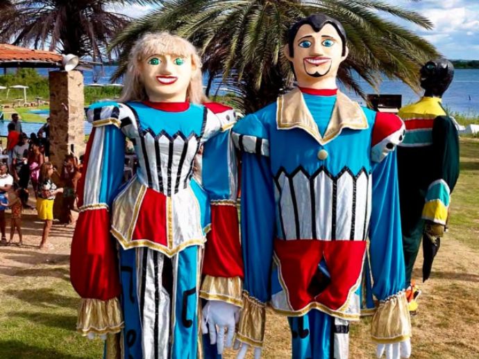 Z&eacute; Pereira e Vitalina s&atilde;o os primeiros bonecos gigantes do Brasil