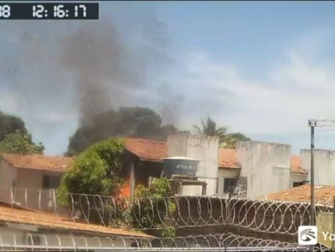 Explosão provocada por vazamento de gás destrói apartamentos no bairro do Janga