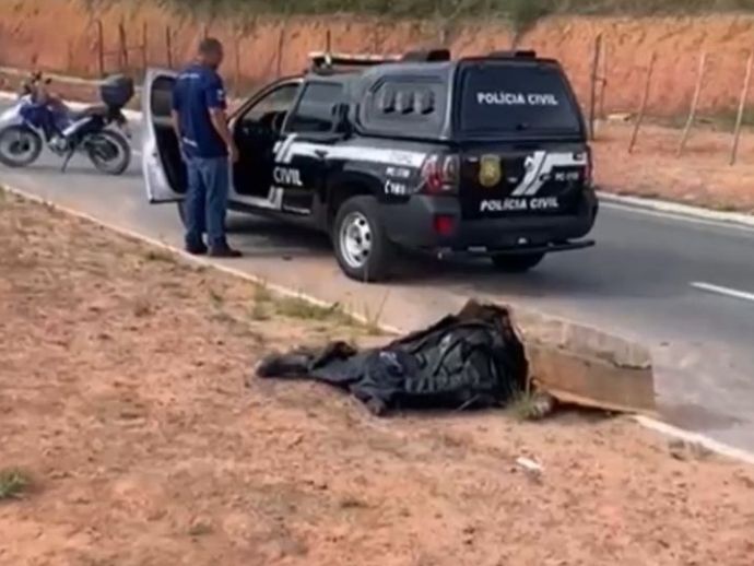 Motociclista morre ap&oacute;s perder controle de ve&iacute;culo e colidir com poste