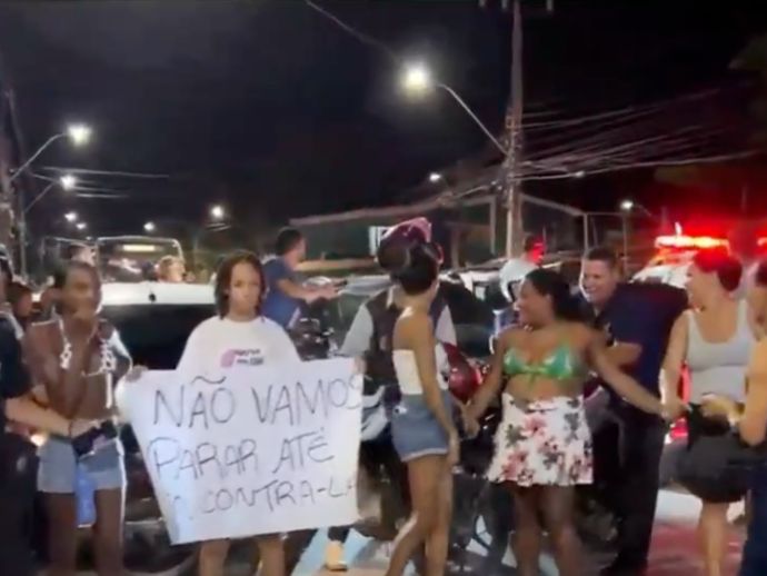 Fam&iacute;lia e amigos cobram respostas sobre desaparecimento de Ana Beatriz