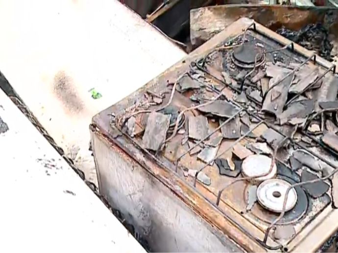 Explos&atilde;o de g&aacute;s destr&oacute;i casa no bairro do Barro, em Recife