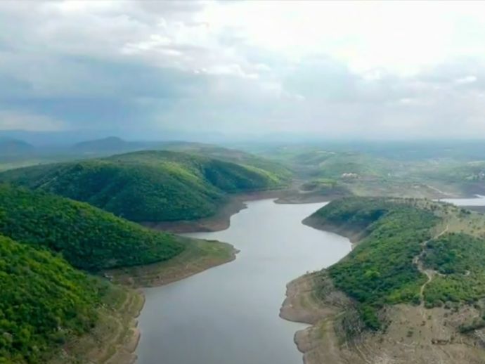 Barragem de Jucazinho opera com apenas 3% da capacidade e abastecimento entra em colapso no Agreste