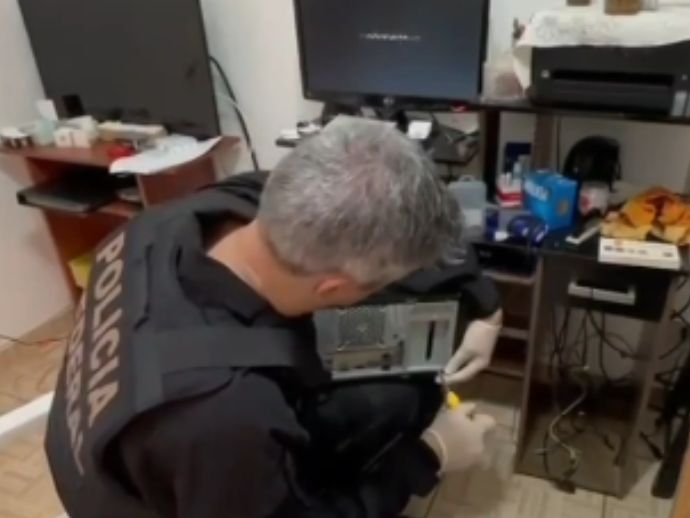Pol&iacute;cia Federal investiga homem que pagou para assistir abuso sexual infantil ao vivo