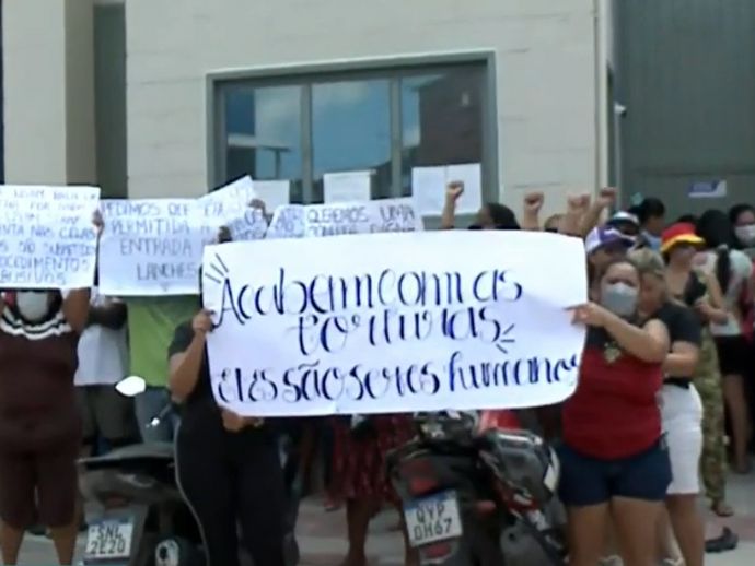 Familiares de detentos denunciam supostos maus-tratos e tortura no Complexo do Curado