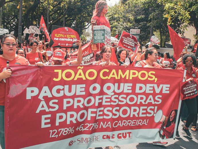 Professores da rede municipal do Recife decretam greve
