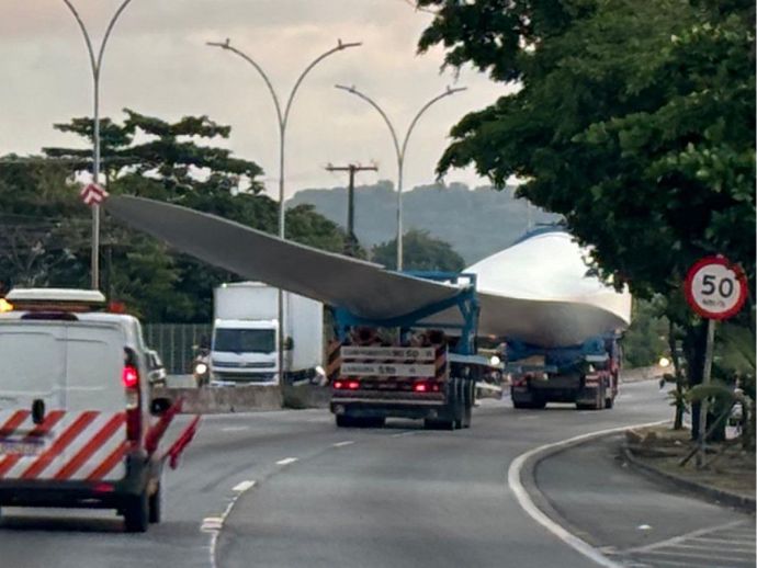 Transporte de pás eólicas é adiado devido às fortes chuvas