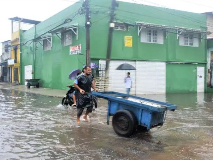 Chuvas intensas em Alagoas elevam risco de leptospirose e Sesau emite alerta de preven&ccedil;&atilde;o