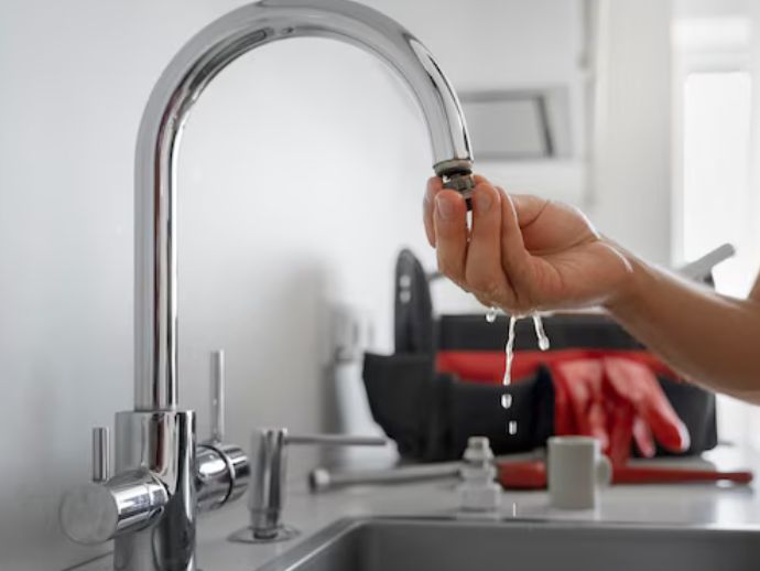 Compesa restabelece 11 unidades, mas 16 localidades seguem com abastecimento comprometido após chuvas em Pernambuco