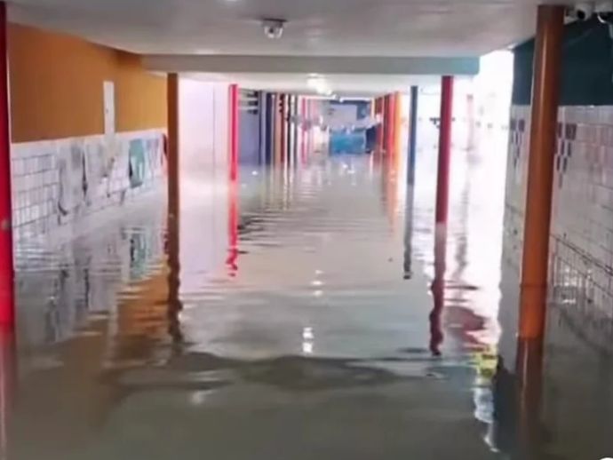 Chuvas paralisa aulas em oito escolas estaduais de Macei&oacute; ap&oacute;s alagamentos e danos estruturais