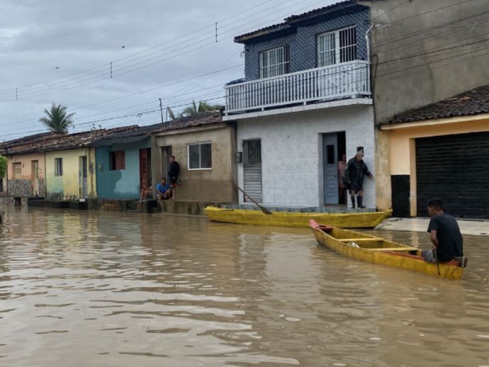 Chuvas fortes desalojam fam&iacute;lias e colocam munic&iacute;pios em alerta no interior de Alagoas