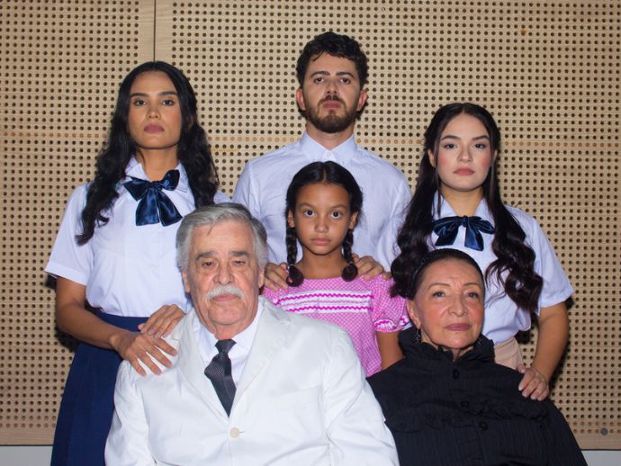 Cl&aacute;ssico do teatro pernambucano 'Um s&aacute;bado em 30' retorna aos palcos ap&oacute;s uma d&eacute;cada