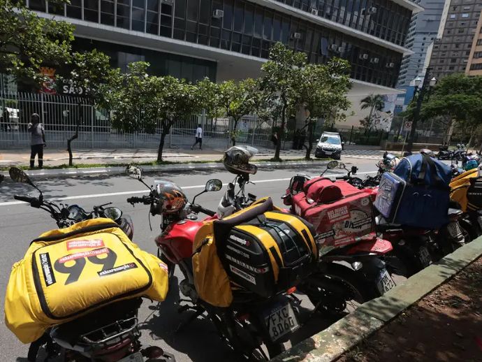Governo estuda abertura de cr&eacute;dito para entregadores de apps