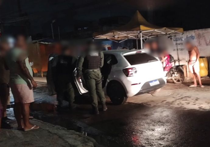 Bebê de 8 meses morre e pai fica ferido após serem baleados em Jaboatão