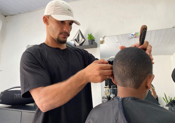 Geração de Negócios: De vendedor de água a dono de barbearia, conheça a história de Sérgio
