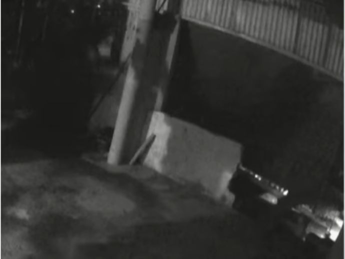 Defesa Civil oferece valor de R$300 ap&oacute;s fam&iacute;lia ter casa derrubada por barreira deslizada