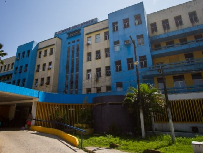 Crian&ccedil;a de oito anos e sua cuidadora s&atilde;o baleadas dentro de casa, em Paulista