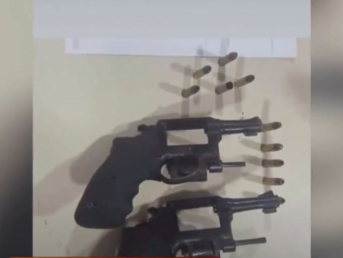 Suspeitos de assaltos morrem ap&oacute;s confronto com a pol&iacute;cia em cemit&eacute;rio de Macei&oacute;