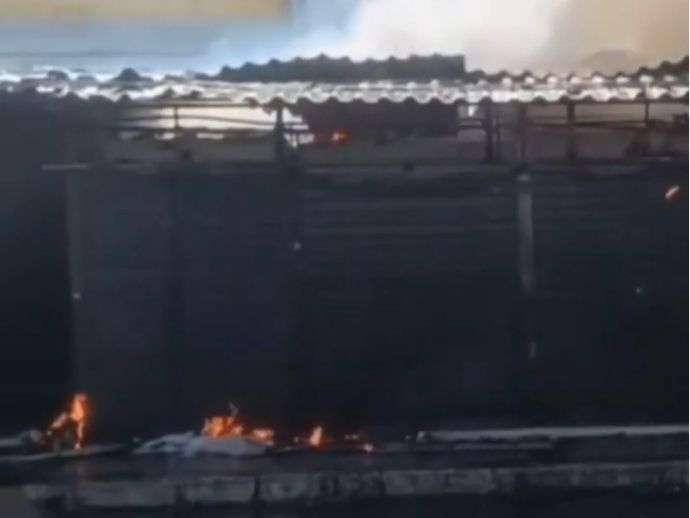 Inc&ecirc;ndio atinge camel&oacute;dromo no Recife e causa grande preju&iacute;zo a comerciantes