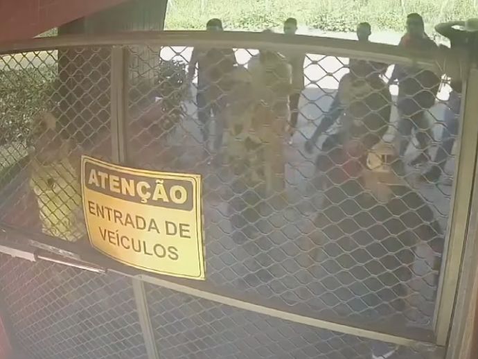 Invas&atilde;o de torcedores ao CT do Sport gera cr&iacute;ticas &agrave; gest&atilde;o e repercuss&atilde;o nacional