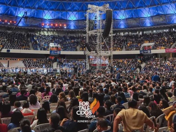 Congresso de jovens da Assembleia de Deus re&uacute;ne multid&atilde;o no Gin&aacute;sio Gerald&atilde;o