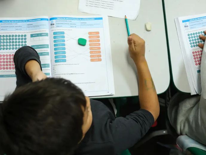 Vagas na &aacute;rea de educa&ccedil;&atilde;o fazem o desemprego ser o menor j&aacute; registrado