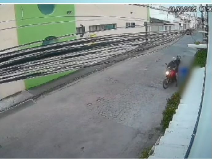 Mulher &eacute; assaltada a caminho de casa e relata trauma ap&oacute;s abordagem armada