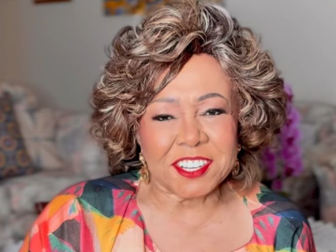 Alcione desmente boatos de internação e afirma estar com saúde perfeita