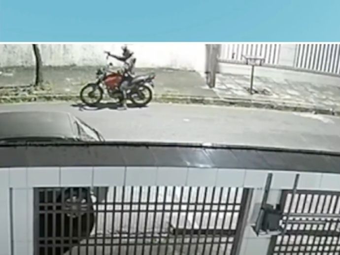 Casal &eacute; assaltado por homem armado em moto no IPSEP, na Zona Sul do Recife