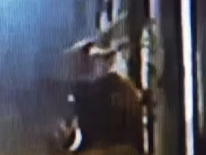 Homem invade casa da ex por ci&uacute;mes, tenta agredi-la e acaba esfaqueado pelo atual companheiro dela em Olinda