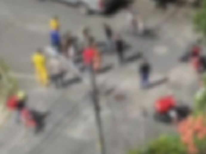 Suspeito de assaltar estudantes &eacute; perseguido e espancado por moradores em Casa Amarela