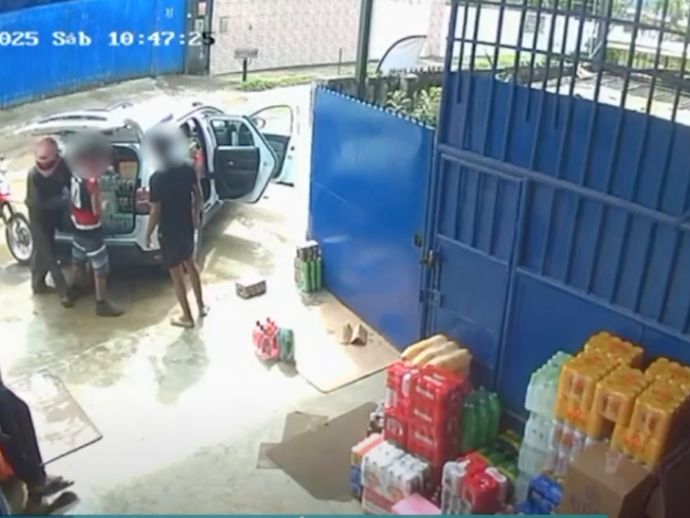 Dupla armada assalta dep&oacute;sito de bebidas e causa preju&iacute;zo de R$ 20 mil