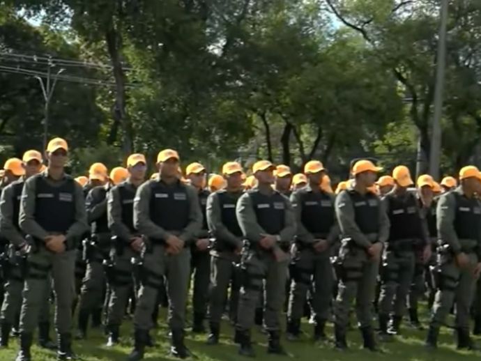 Governo de Pernambuco lan&ccedil;a mais de 2 mil novos policiais militares nas ruas do estado